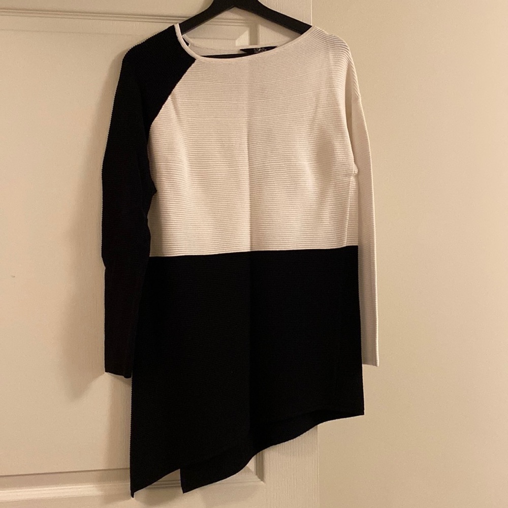 Women’s black and white long sleeve Sweater, M/L